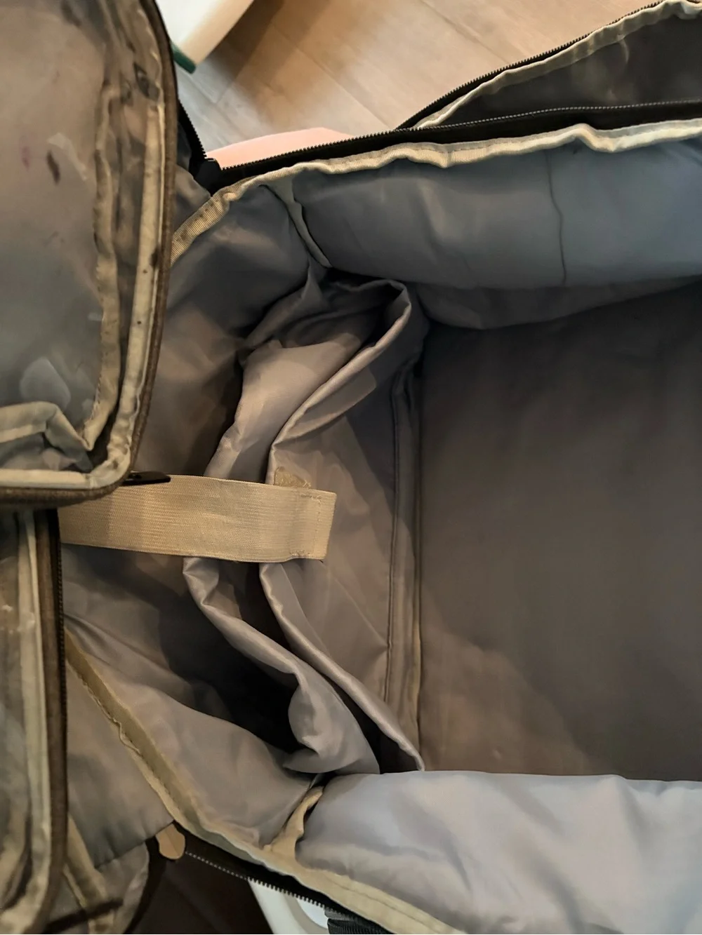 Men's Gray Travel Duffel Bag with Black Straps - Unbranded